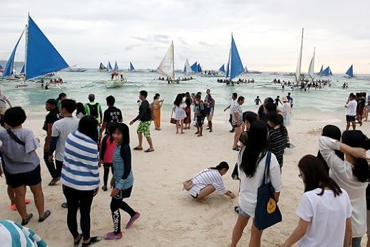 1024px-Boracay_Boat_and_Tourists