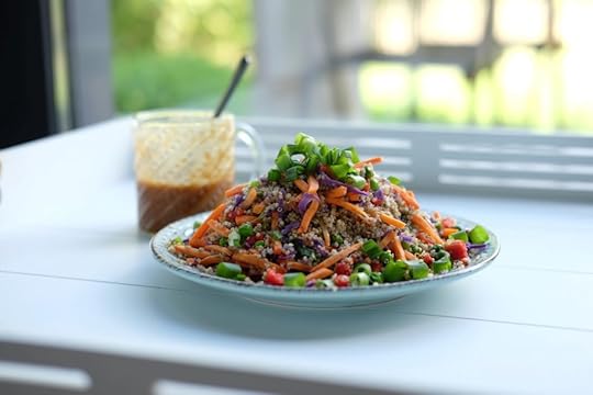 Bosto_steffi_Salade-met-quinoa-en-pindasaus_2-1200x800