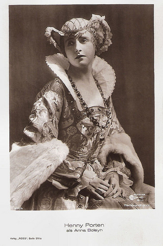 Henny Porten in Anna Boleyn (1920)