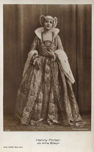 Henny Porten in Anna Boleyn (1920)