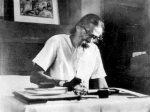 Madhav Sadashiv Golwalkar, Sitaram Yechury, Ramachandra Guha, sarsangchalak, RSS, Guruji, We Our Nationhood Defined, Karl Marx, John F. Kennedy, Pt. Nehru, Quran, Austrian-Hungarians, Ottoman, Czarist, Sharia, Lenin, USSR, Ummah, Koenraad Elst, Germany, Jews, WW II, World War 1, Charles de Gaulle, Eugenic politics, Subhas Bose, Hitler Salute, Mahatma Gandhi, British Parliament, Westminister Abbey, Adolf Hitler, Semitic, Jews, League of Nations, John Stuart Mill, The Partition, Amir of Afghanistan, Khilafat