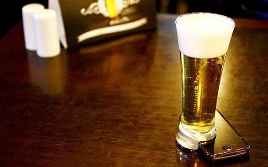 beer-could-be-answer-your-smartphone-addiction
