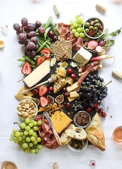 The best rosé to drink - all here in one epic summer guide for you! I'm sharing my personal favorite top ten rosé wines to drink in summer 2018, along with the perfect cheese board and snacks to go with. I howsweeteats.com #rosé #rose #summer #2018 #cheeseboard 