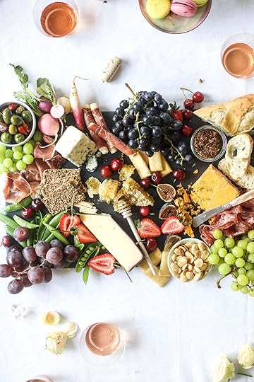 The best rosé to drink - all here in one epic summer guide for you! I'm sharing my personal favorite top ten rosé wines to drink in summer 2018, along with the perfect cheese board and snacks to go with. I howsweeteats.com #rosé #rose #summer #2018 #cheeseboard 