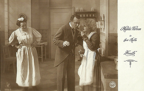 Hedda Vernon in Fesseln