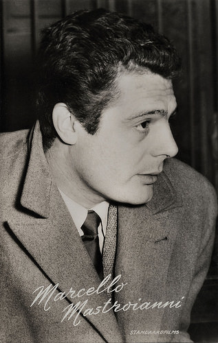 Marcello Mastroianni in Padri e figli... (1957)