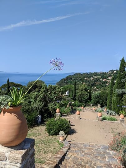 Mediterranean garden and stairs to the Rayol-Canadel beach