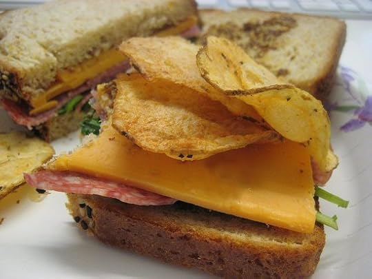 potato-chips-in-a-sandwich