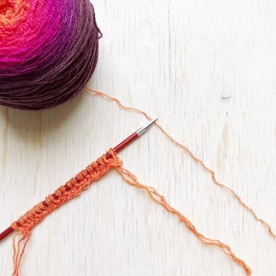 Learn Navajo #Knitting [VIDEO] | Learn a simple way to turn light-weight yarns into bulkier versions without having to wind three separate balls, then hold the strands together! Vickie Howell shows this great, stash-busting technique.#askmemonday #tutorial #howtoknit #learntoknit #navajoknitting #yarn #bigknits #bulkyknits #lightweightknitting