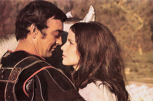 Richard Johnson and Antonella Lualdi in Columna (1968)