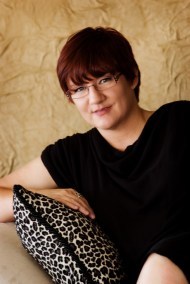 Headshot_DaryndaJones