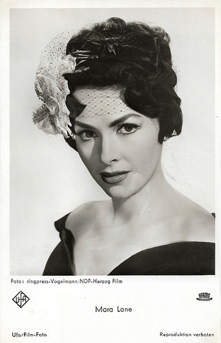 Mara Lane in Monpti (1957)