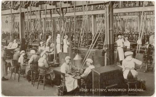 1200px-Workers_in_the_fuse_factory_Woolwich_Arsenal_Flickr_4615367952_d40a18ec24_o-2018-07-18-12-19.jpg