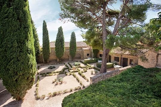 Garrigae Abbaye de Sainte-Croix courtyard