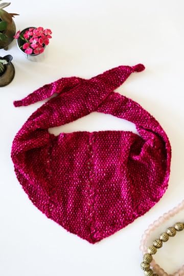Lacy Bandit Scarf #Knitting #Pattern by #VickieHowell | #knit it with Jilly Cashmere Yarn #knitscarf #knittingscarf #bandit #cashmere #knittingpattern #seedstitch #howtoknitlace