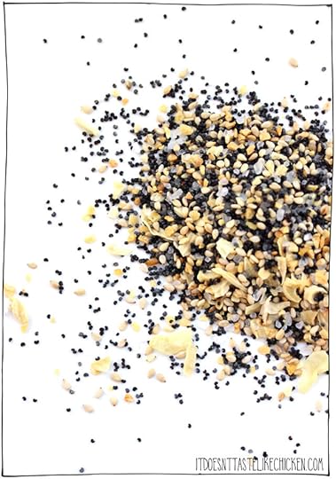 Everything Bagel Seasoning recipe! You can make your own topping at home and then use it on all your favourite foods: salads, hummus, popcorn, avocado toast, tofu scramble, everywhere! #itdoesnttastelikechicken #everythingbagel