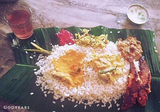 What do you get at traditional Kerala roadside restaurants for a full meal?