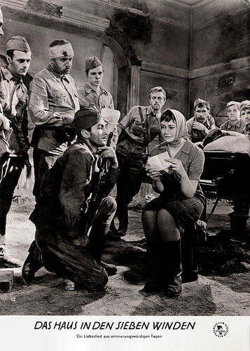 Larisa Luzhina in Na semi vetrakh (1962)