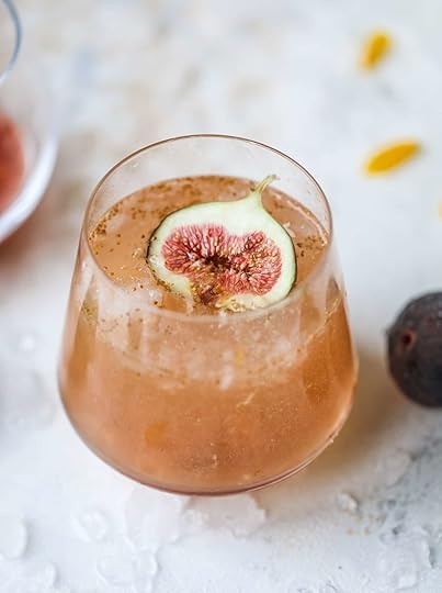 This new fig cocktail is so delicious and perfect for your fresh juicy figs! Muddle the fresh figs with brown sugar and a touch of lemon, then add them to a glass with crushed ice and pour some bubbly on top. I love Prosecco, but you can use a sweeter bubbly too! I howsweeteats.com #fig #cocktail #brown #sugar #prosecco