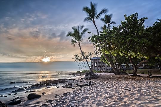Sunset at Honls Beach in Big Island