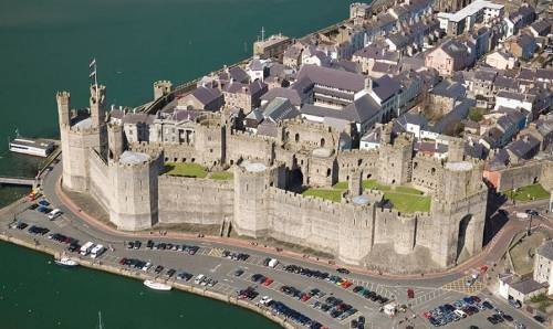  photo caernarfon20castle20wales_zpslgub51ni.jpg