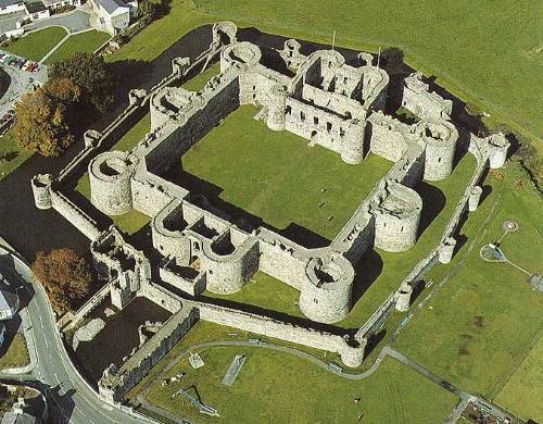  photo beaumaris20castle_zpsykbaad7b.jpg