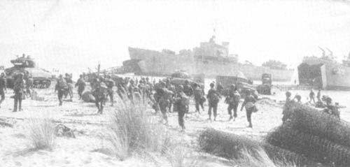 US Fifth Army landing via LST at Paestum in Salerno Bay, Italy, 9 September 1943. (US National Archives)