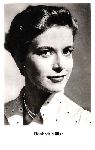 Elisabeth Müller in Moselfahrt aus Liebeskümmer (1953)