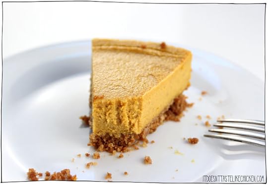 Easy Vegan Pumpkin Cheesecake! Make in a blender, bake and let cool overnight for an easy make-ahead dessert. Perfect for Thanksgiving or Christmas. The creamy bliss of a cheesecake, with autumn pumpkin flavours, not too sweet, just perfectly mouth pleasingly delicious. Dairy-free, gluten-free. #itdoesnttastelikechicken #veganrecipes #vegandessert #thanksgiving