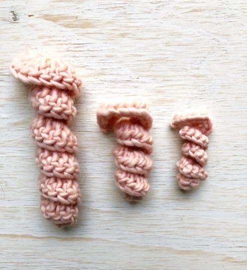 How to #Crochet Spirals | Puff Stitches | Crochet Triangles | with #VickieHowell #AskMeMonday | #FreePatterns and VIDEO tutorial.