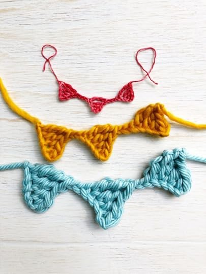 How to #Crochet Spirals | Puff Stitches | Crochet Triangles | with #VickieHowell #AskMeMonday | #FreePatterns and VIDEO tutorial.