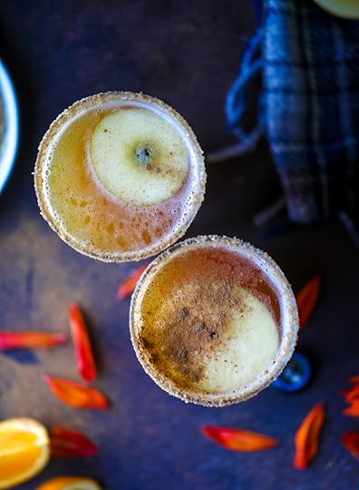 This apple cider shandy recipes is perfect for the fall season! Apple cider, sparkling cider and your favorite beer come together in an icy glass to create the best flavor ever. Finished with a cinnamon sugar rim, there's nothing better! I howsweeteats.com #apple #cider #shandy #cocktails #beer