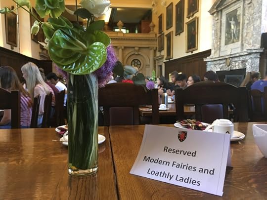 DhSG7HNW0AAqhV-.jpg large