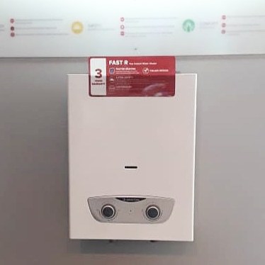 Проточный газовый водонагреватель ariston fast r onm 14. Fast r 10. Газовая колонка аристон fast r10. Водяной блок "ariston" giwh 10 ра 60081963. Газовая колонка ariston fast r display 10l ng.