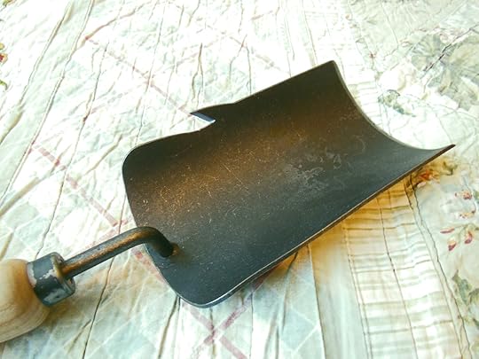 Dewit Shawna Trowel garden potting soil tool with cutting edge