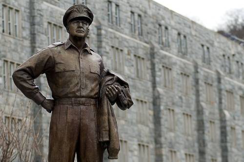 photo Douglas20MacArthur20Statue_zpspuuu5vzj.jpg