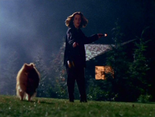 Queequeg_runs_from_Dana_Scully
