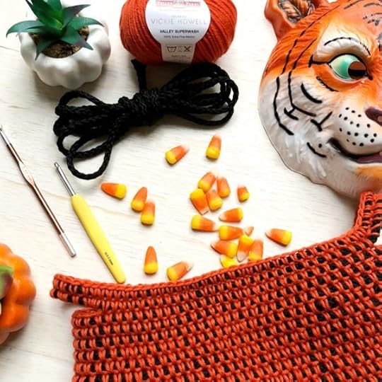 How to #Make a #Rope and #Crochet Basket | Ask Me Monday Video Tutorial and Pattern by Vickie Howell #halloween #halloweencrochet #halloweencraft #organization #yarn #knitterspride