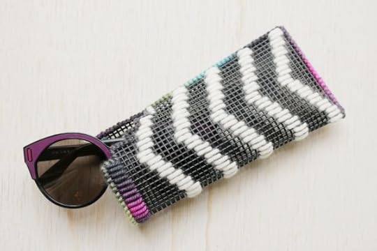 Plastic Canvas Sunglass Case | DIY Sunglass Cover | Vickie Howell #sunglasscase #sunglasscover #diysunglasscase #crafts #plasticcanvas #embroidery