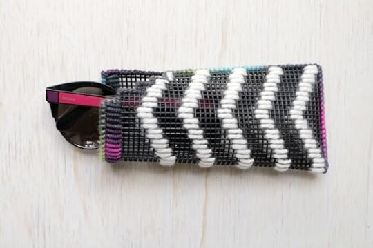 Plastic Canvas Sunglass Case | DIY Sunglass Cover | Vickie Howell #sunglasscase #sunglasscover #diysunglasscase #crafts #plasticcanvas #embroidery