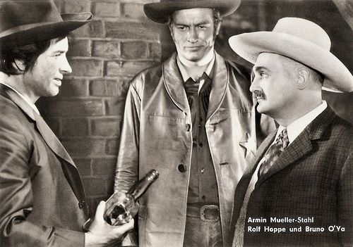 Armin Mueller-Stahl, Rolf Hoppe and Bruno O'Ya in Tödlicher Irrtum (1970)