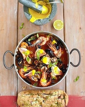 jamie oliver minestrone rezept flashy fish stew saffron sauce garlic bread cannot wait to try this with a jamie oliver 15 minuten rezepte minestrone