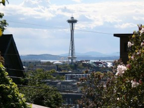 roy-vue-courtyard-space-needle-290x218.jpg