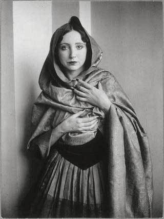 Anaïs Nin in Wrap