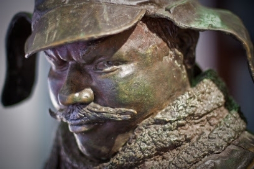  photo Ignatius20J.20Reilly20statue20closeup_zpshyqtquqz.jpg