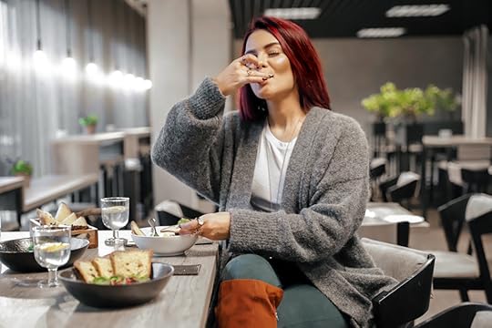 merilin-taimre-blogi-söömishäire-toitumishäired-ülesöömine-liigsöömine-probleemid-stress-tervislik-toitumine-fresh-go-kuller