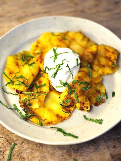 jamie oliver grillrezepte image of a bowl of pineapple and creme fresh jamie oliver grillrezepte fisch
