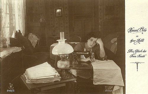 Ressel Orla in Das Glück der Frau Beate (1918)