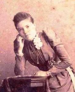 Family photos, how to find family photos, Google, Ancestry.com, Facebook family groups, kindness of strangers, ask people if they've got a photo