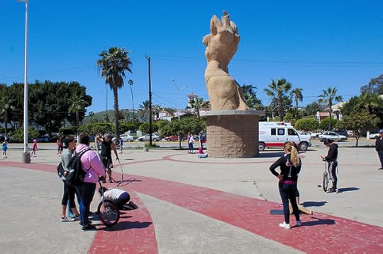 Asistentes a la explanada de CEARTE